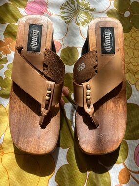 Vintage BONGO Leather Wooden Platform Sandals with Beading Size 8